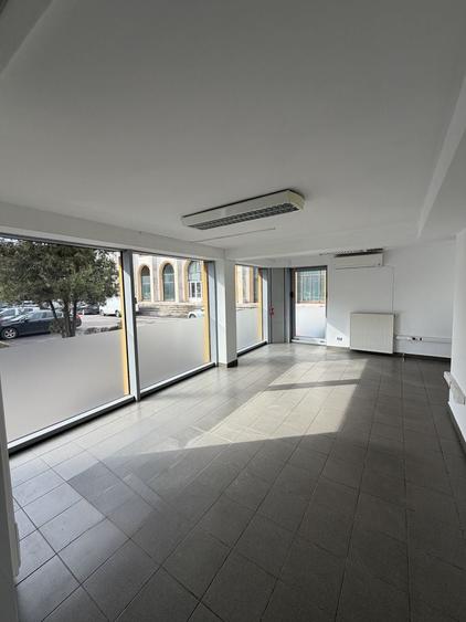 Spațiu comercial, de 100 mp, în Ultracentral