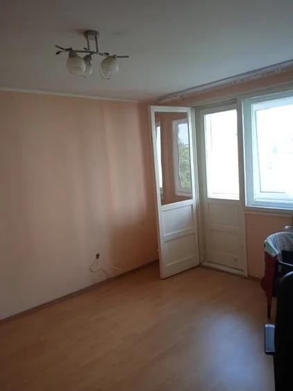 Apartament cu 3 camere semidecomandat în Drumul Taberei