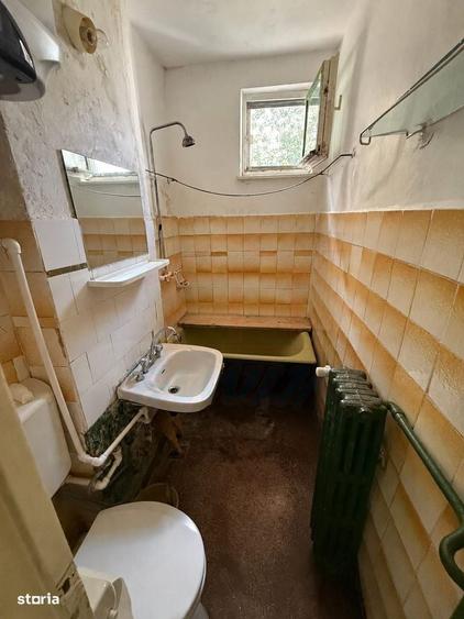 Apartament cu 3 camere semidecomandat în Micro 19