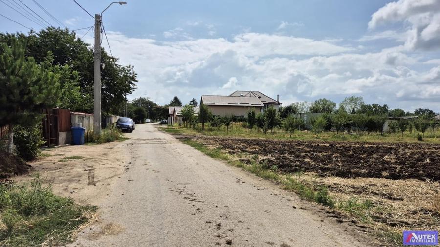 Teren Construcții intravilan de 2300 mp, în Sud-Vest