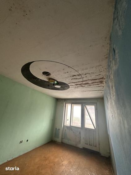 Apartament cu 4 camere decomandat în Toplița