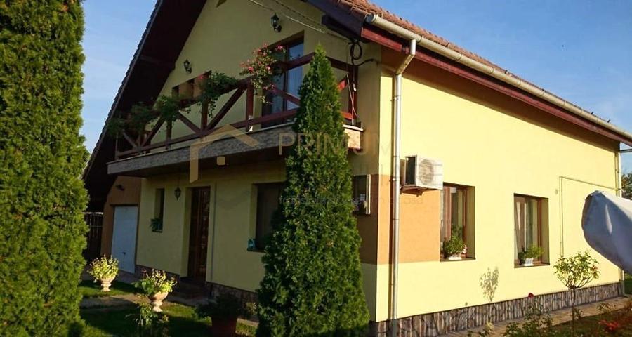Casă individuală cu 4 camere cu Canalizare în Moșnița Veche