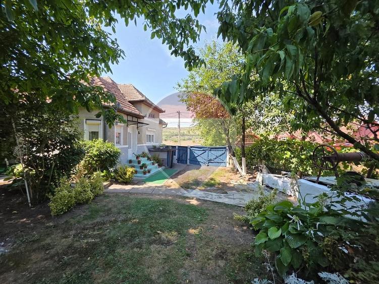 Casă cu 3 camere cu Teren 1400 Mp în Cornești (Adămuș)