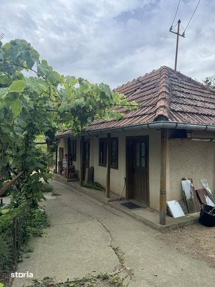 Casă cu 4 camere cu Teren 70 Mp în Vulturești
