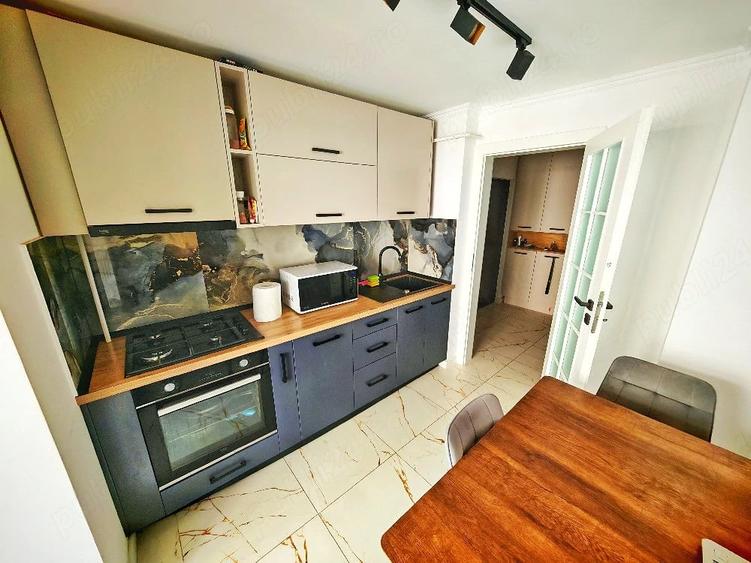 Apartament cu 3 camere decomandat în Central