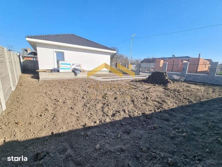 Casă cu 4 camere cu Teren 400 Mp în Sânmihaiu Român