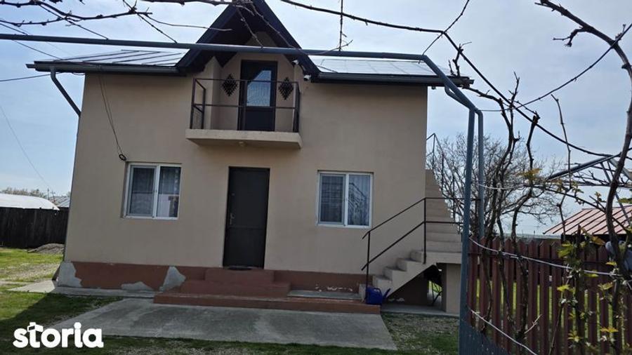 Casă cu 4 camere cu Teren 1350 Mp în Produlești