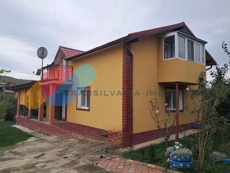 Casă individuală cu 4 camere cu Canalizare în Câmpenești