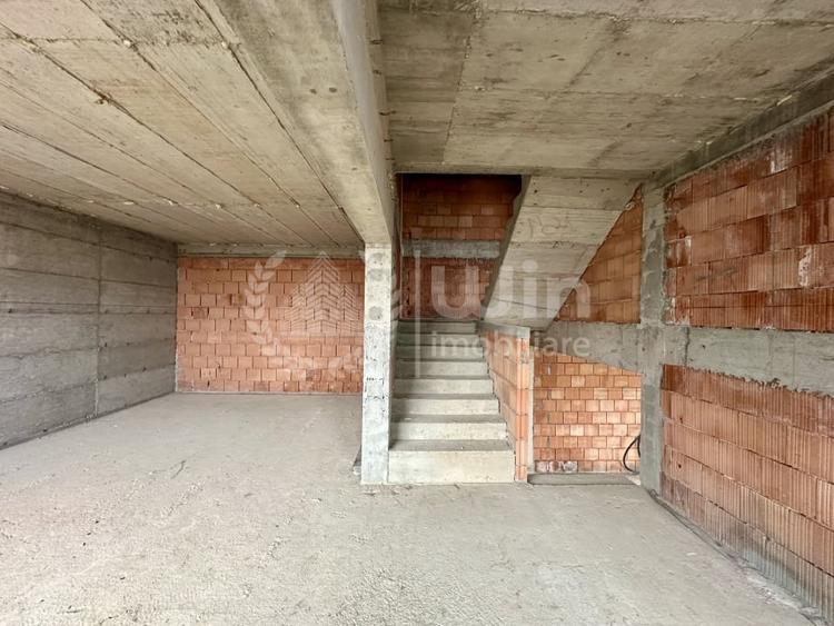 Duplex cu 6 camere cu Garaj în Sălicea