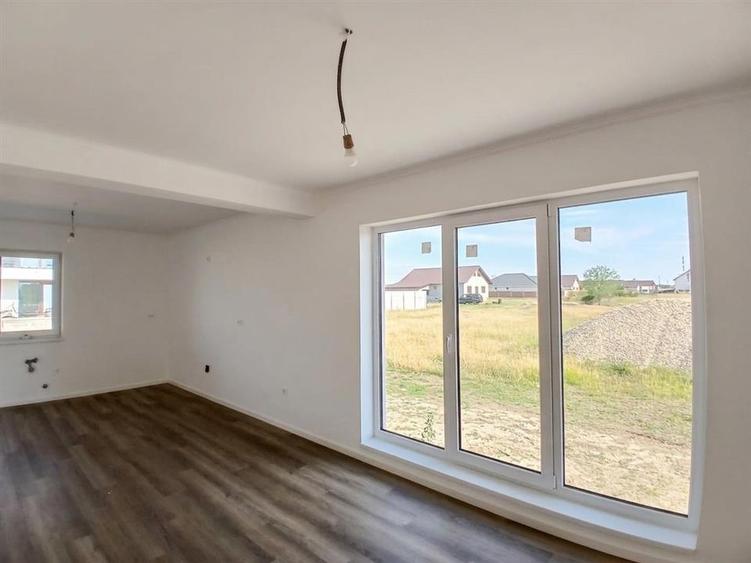 Casă cu 4 camere cu Teren 500 Mp în Sântandrei