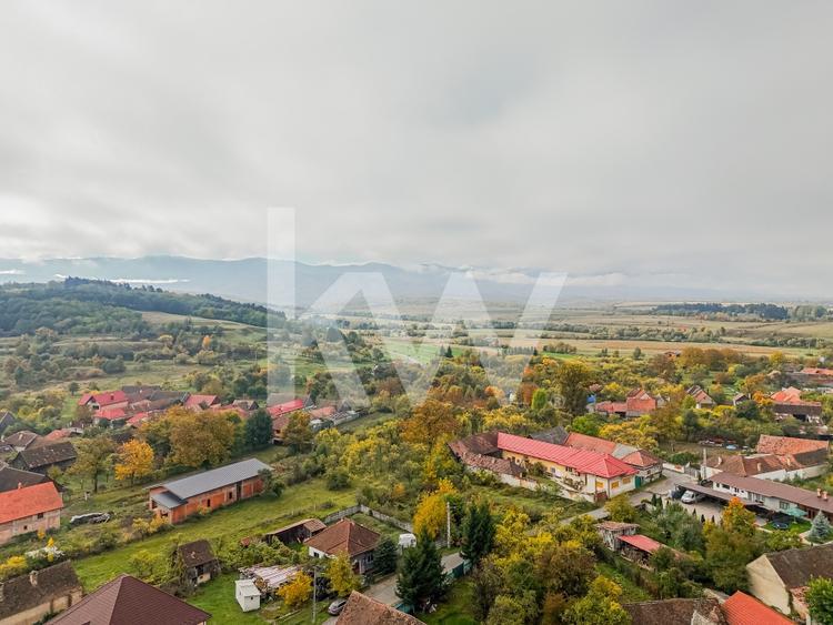 Casă individuală cu 6 camere cu Garaj în Șinca Veche