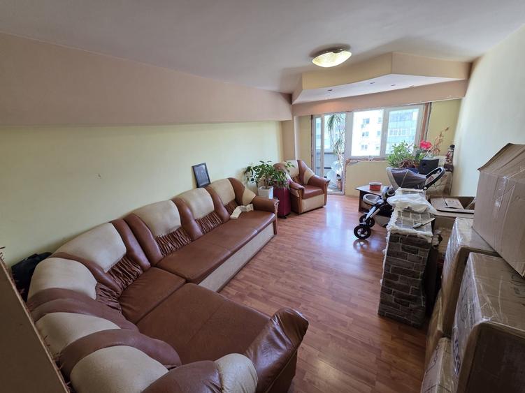 Apartament cu 4 camere decomandat în Rahova