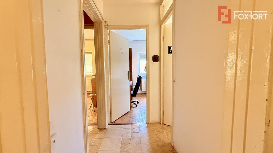 Apartament cu 3 camere decomandat, mobilat în Aradului