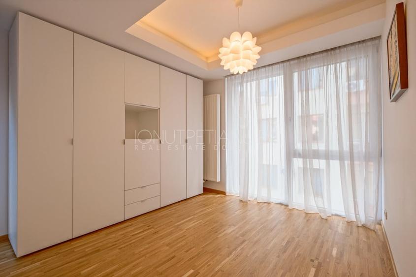 Apartament cu 3 camere semidecomandat, mobilat în Eminescu