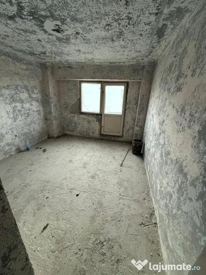 Apartament cu 3 camere decomandat în Independenței