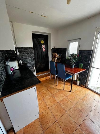 Casă cu 3 camere cu Teren 1285 Mp în Central