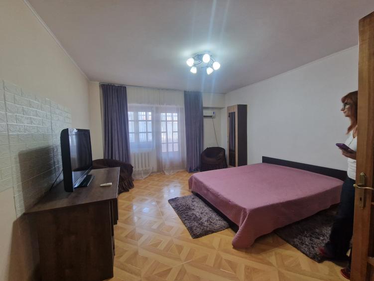 Apartament cu 4 camere decomandat în Nicolina