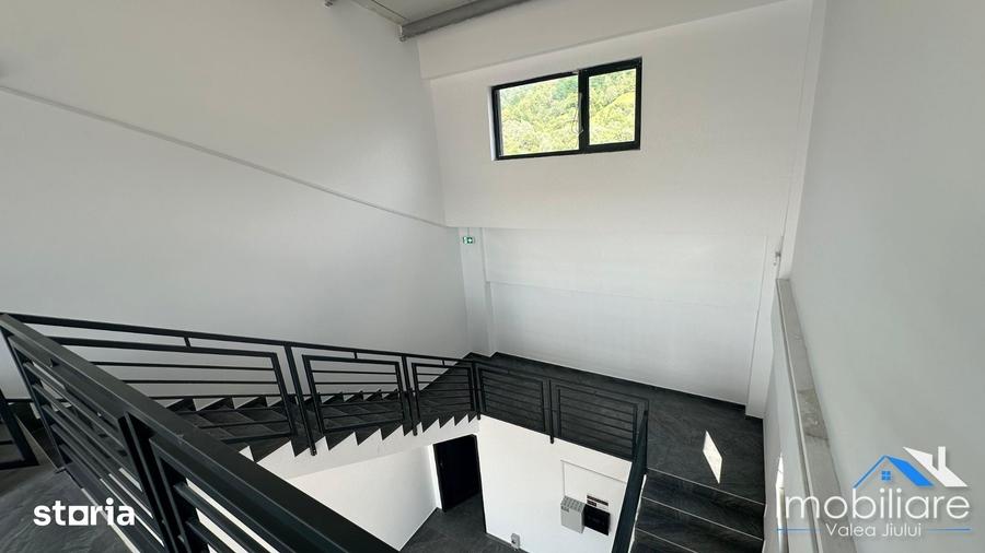 Spațiu comercial, de 550 mp, în Petros