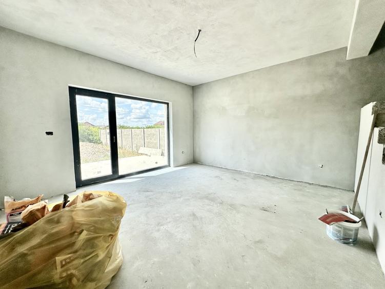 Duplex cu 4 camere cu Canalizare în Moșnița Nouă