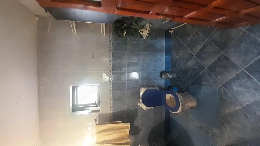 Casă cu 6 camere în Rovine