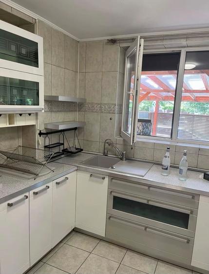Casă individuală cu 5 camere cu Canalizare în Giulești