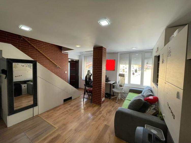 Apartament cu 3 camere semidecomandat în Apărătorii Patriei