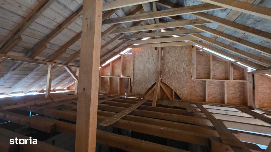 Casă cu 4 camere cu Teren 400 Mp în Câmpineanca