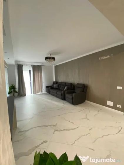 Apartament cu 4 camere decomandat, mobilat în Central