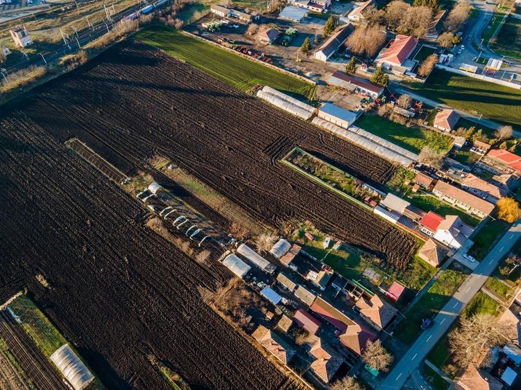 Teren Construcții intravilan de 7612 mp, în Central