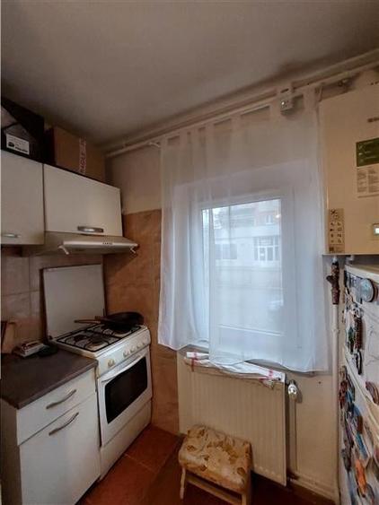 Apartament cu 2 camere semidecomandat, mobilat în Micălaca