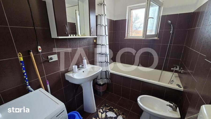 Apartament cu 3 camere semidecomandat, mobilat în Terezian