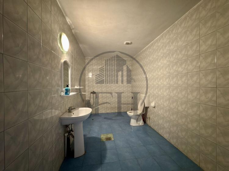Casă individuală cu 15 camere cu Canalizare în Nord