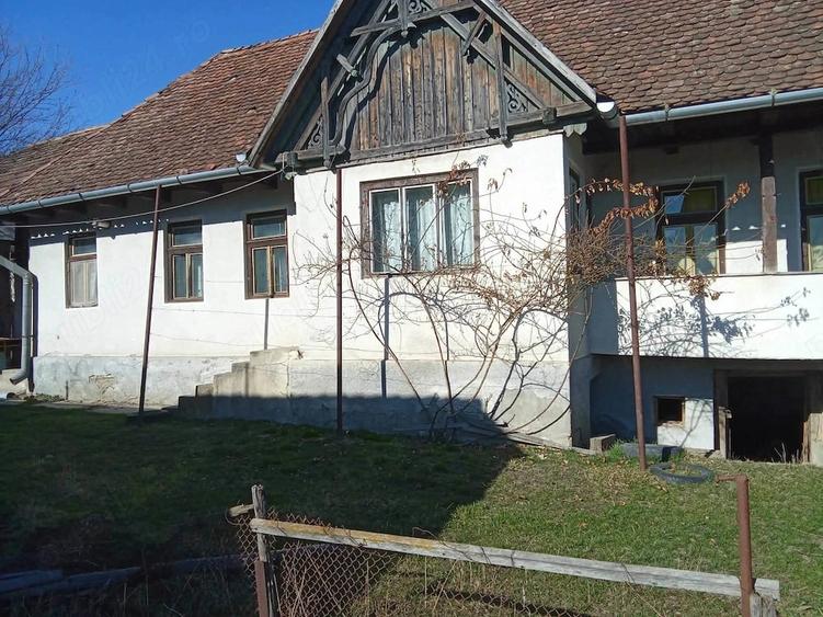 Casă cu 3 camere în Trei Sate