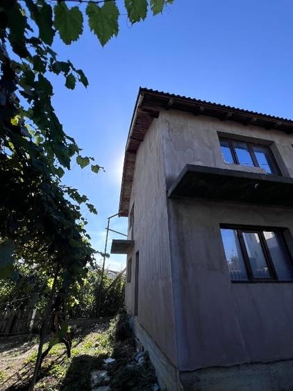 Casă individuală cu 5 camere cu Teren 250 Mp în Central