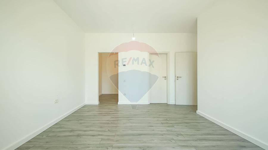 Casă cu 5 camere cu Teren 657 Mp în Hălchiu