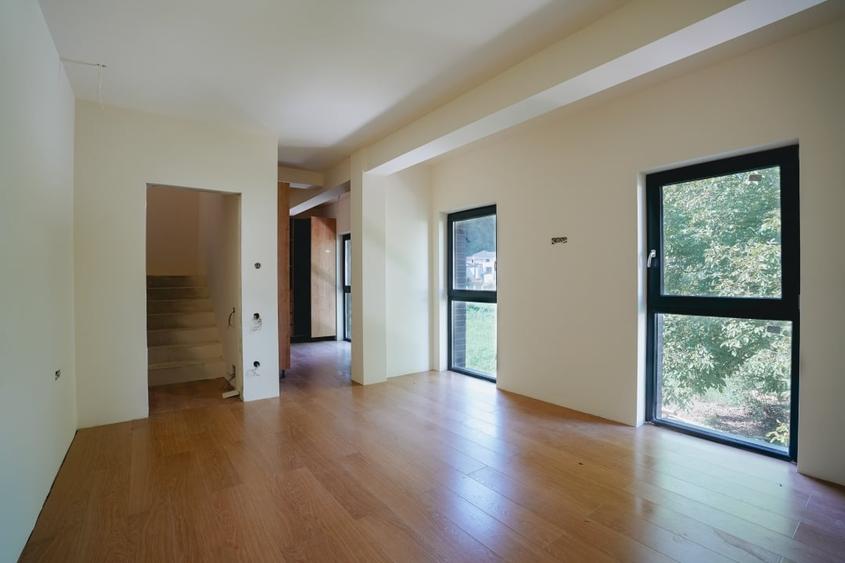 Duplex cu 4 camere cu Canalizare în Florești