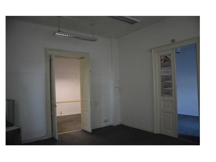 Casă cu 9 camere cu Teren 170 Mp în Vitan