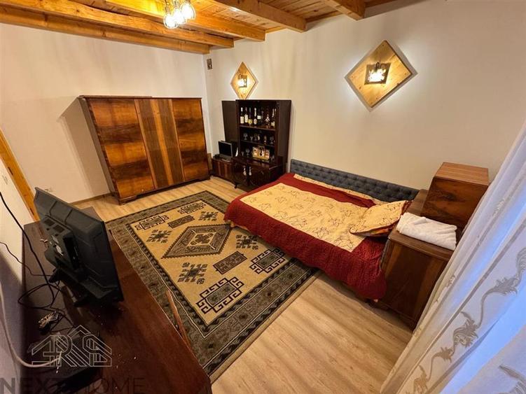 Casă cu 10 camere cu Teren 1600 Mp în Bolotești