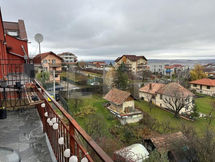 Apartament cu 3 camere decomandat, mobilat în Bună Ziua