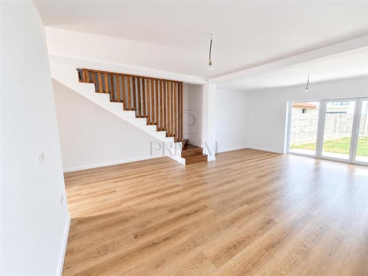 Duplex cu 4 camere cu Teren 286 Mp în Moșnița Nouă