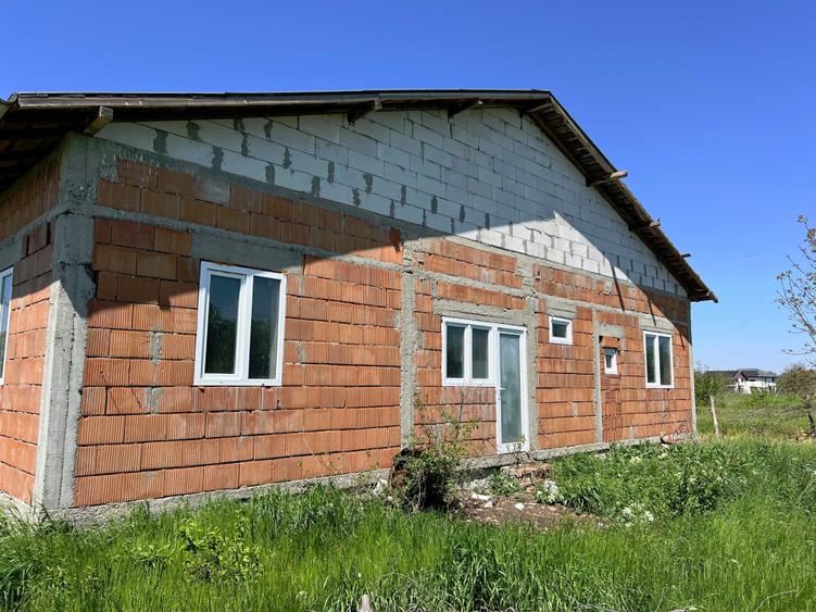 Casă cu 3 camere în Varlaam