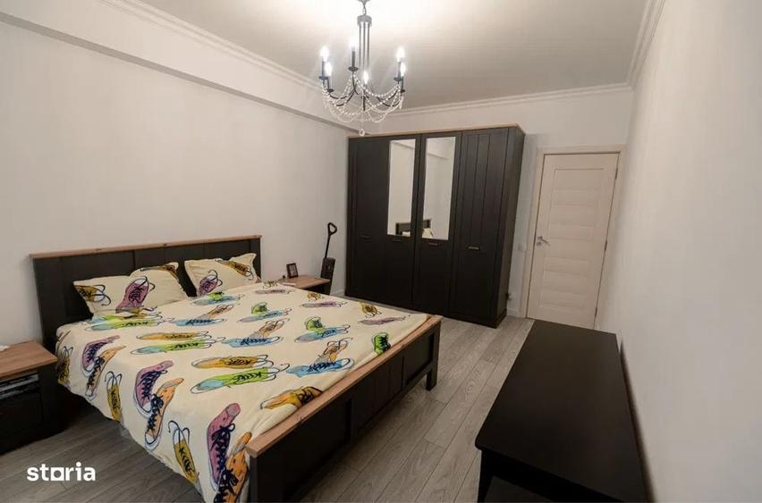 Apartament cu 3 camere decomandat în Rovine
