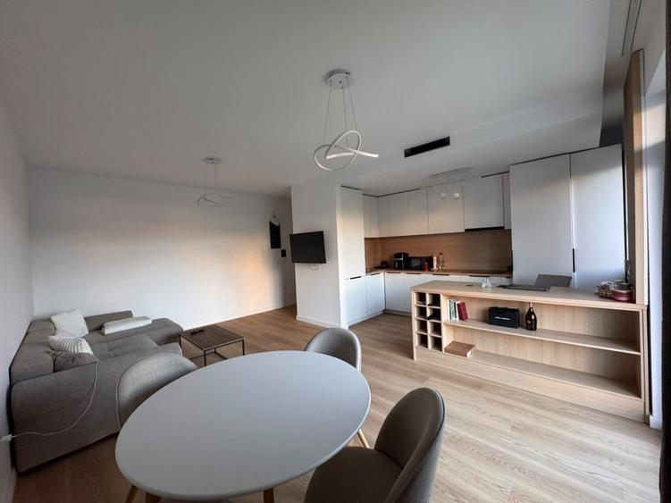 Apartament cu 2 camere decomandat, mobilat în Cetății
