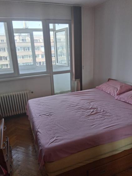 Apartament cu 3 camere semidecomandat în Giulești