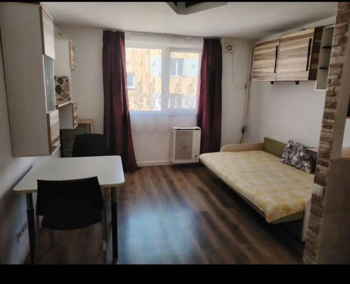 Garsonieră în Comșești