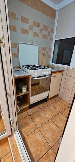Apartament cu 3 camere decomandat, mobilat în Rahova