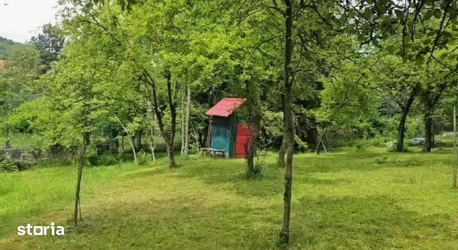 Teren de 2400 mp, în Central