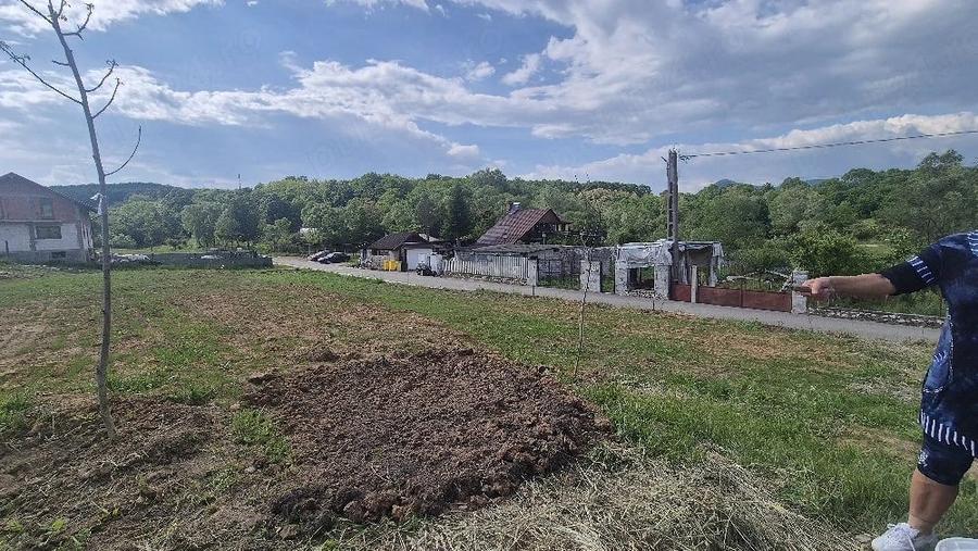 Teren de 1100 mp, în Bârsău