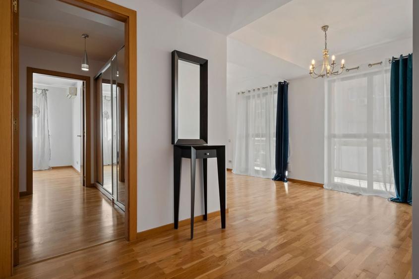 Apartament cu 3 camere decomandat, mobilat în Central
