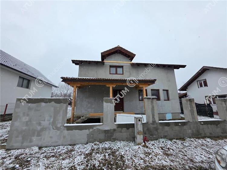 Casă individuală cu 5 camere cu Canalizare în Cisnădie